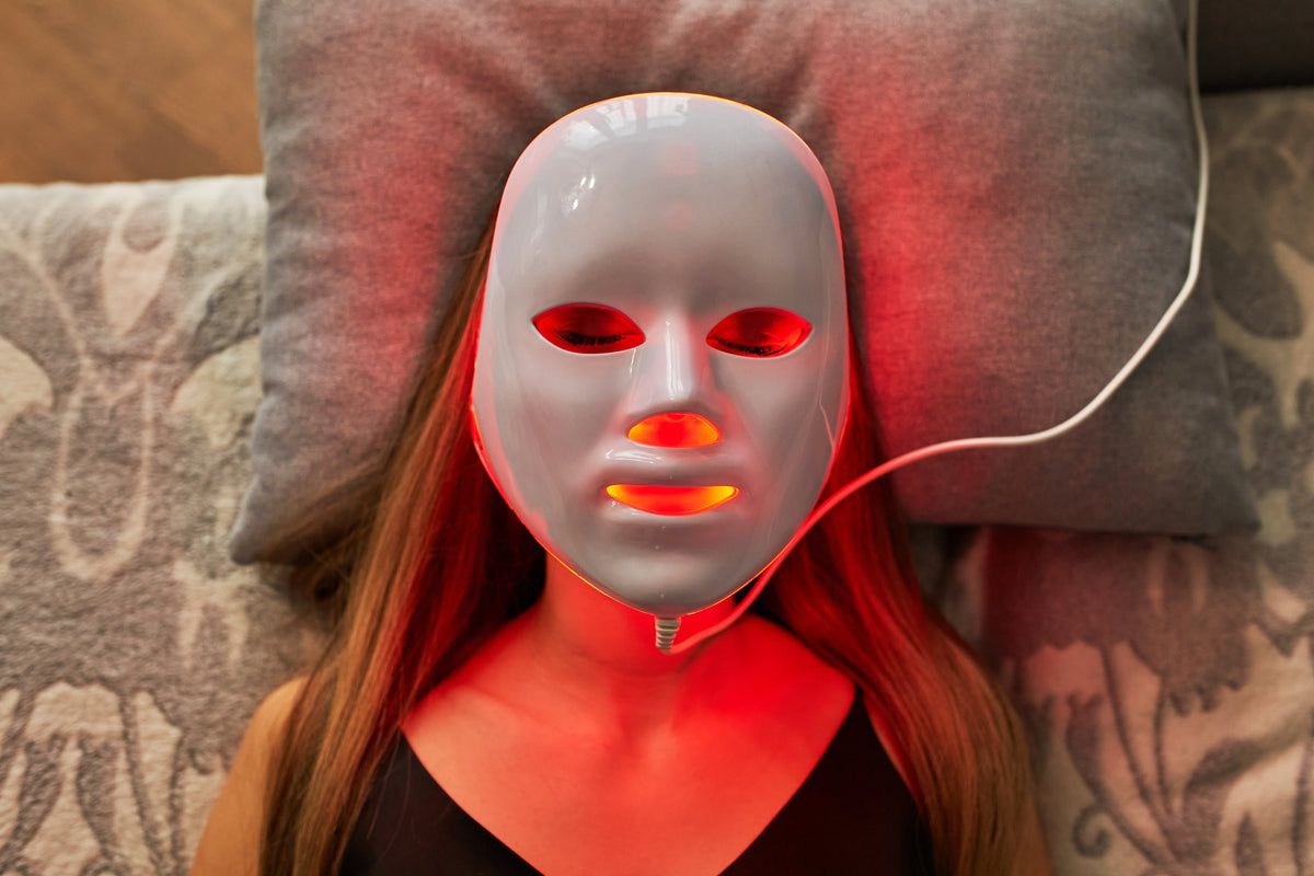 Red glowing LED mask for phototherapy at home